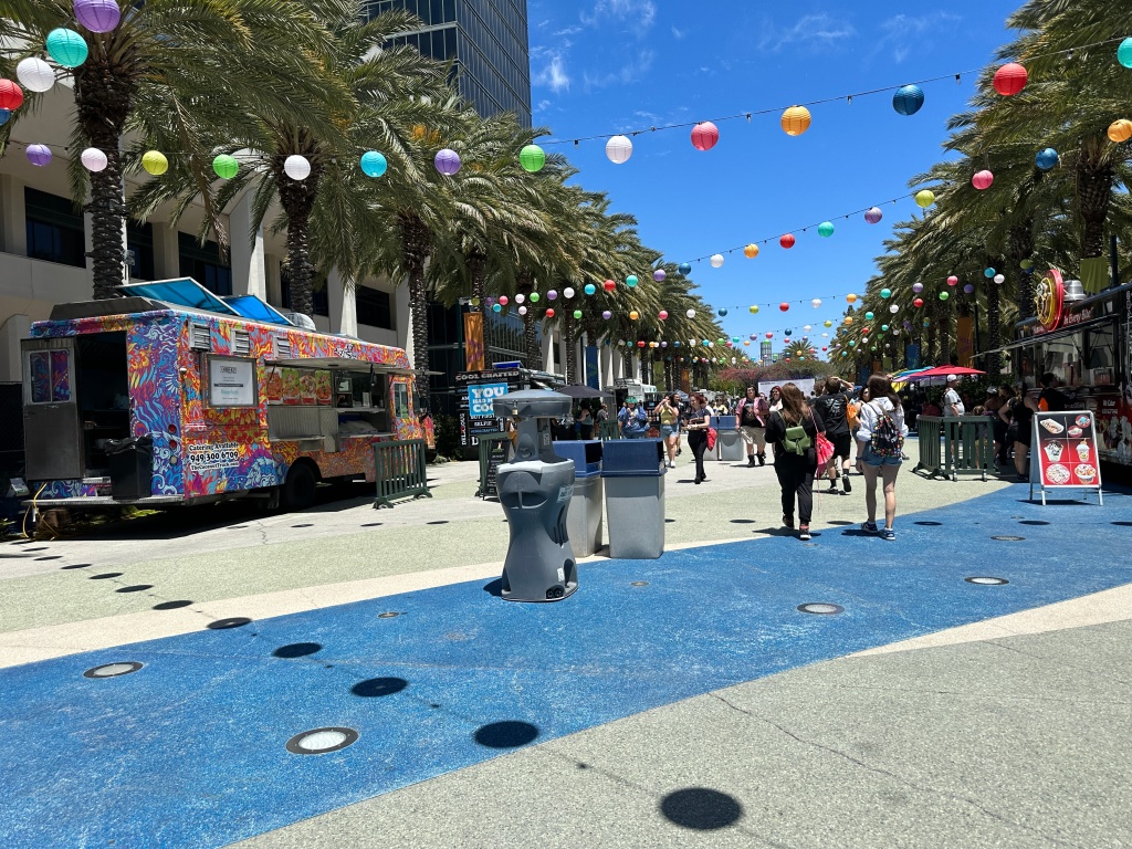 Day 1 of VidCon Anaheim 2023: Registration, Food Trucks, and Mingling!