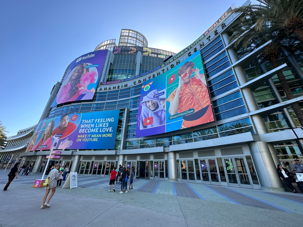What I Learn as a New Creator at the Panels and the Fun Exhibit Halls at VidCon 2023 Anaheim!